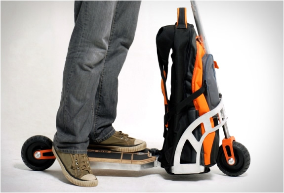 gustavo-brenck-scooter-backpack-5.jpg