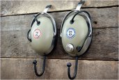 thum_vintage-headphone-hangers.jpg