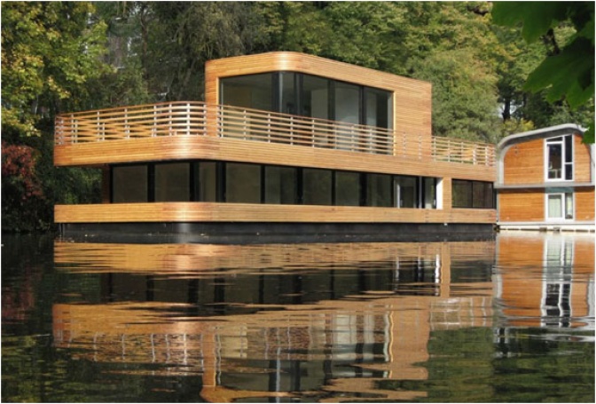 AMAZING HOUSEBOAT - Image