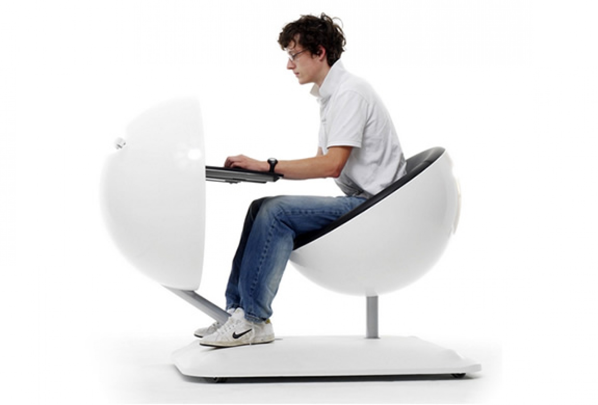 Globus Workstation | By Michiel Van Der Kley | Image