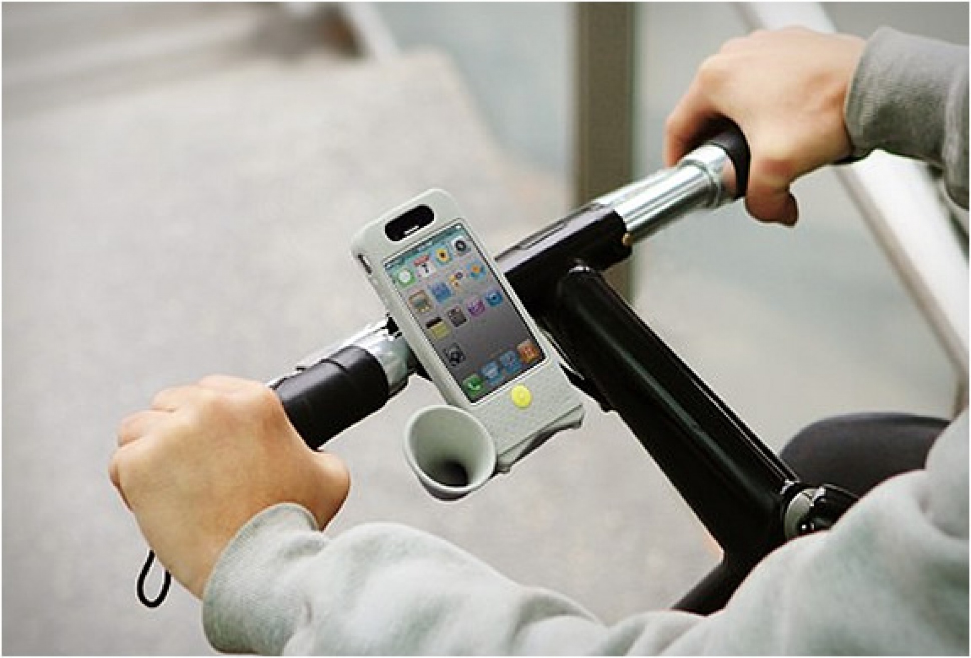 Horn Bike | Iphone 4 Bicycle Amplifier | Image