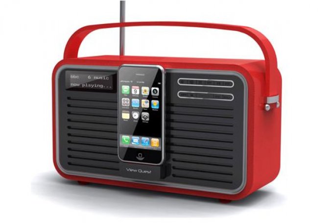 RETRO IPOD & IPHONE DOCK | BY VIEW QUEST - Image