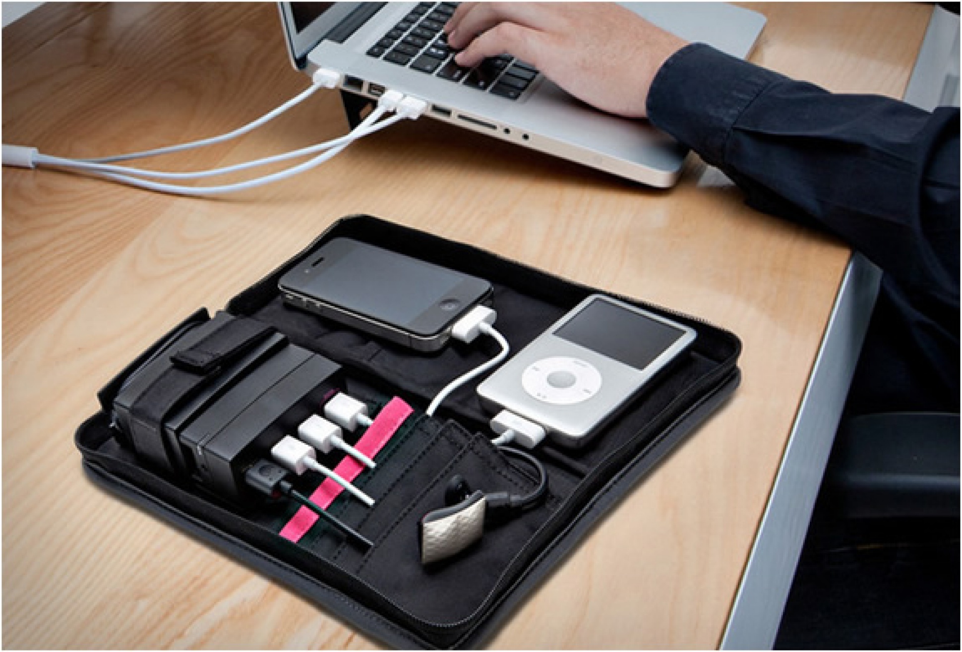 Portable Charging Station | By Aviiq | Image