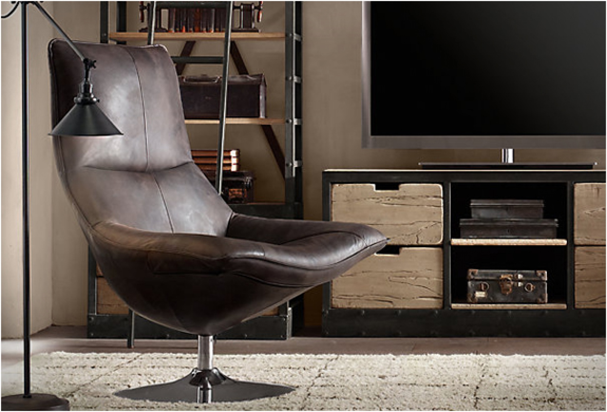 Hopper Bucket Chair | Image