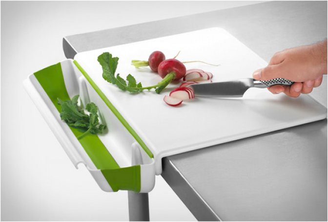 CUTTING BOARD WITH COLLAPSIBLE BIN - Image