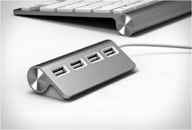 4 PORT ALUMINUM USB HUB - Image