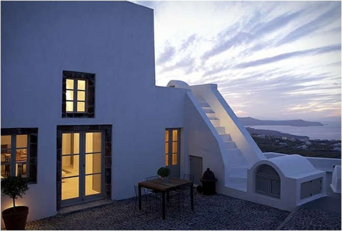 WHITE VILLA | SANTORINI GREECE - Image