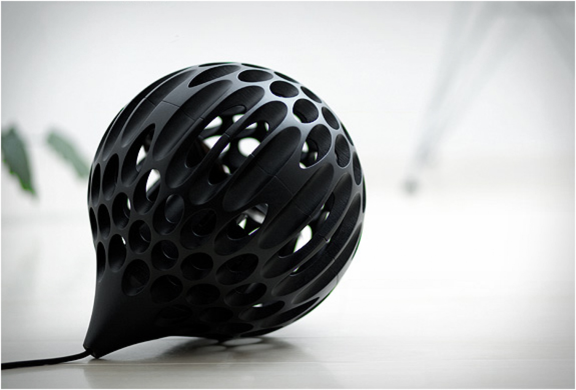 商品画像：蜂の巣みたいな卓上扇風機 – AERO SPHERE FAN（エアロ スフィア 4