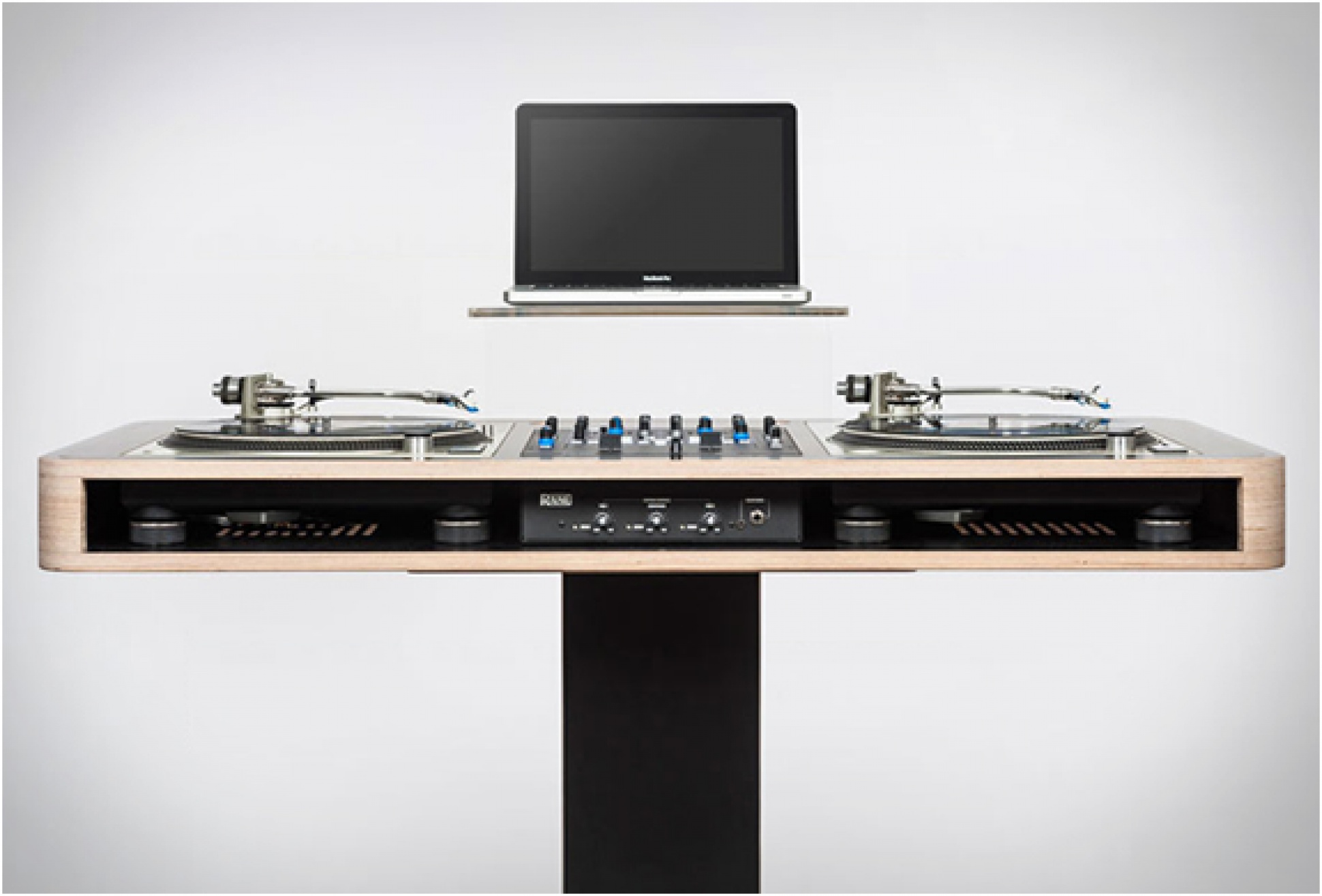 Stereo T Dj Workstation | By Hoerboard | Image