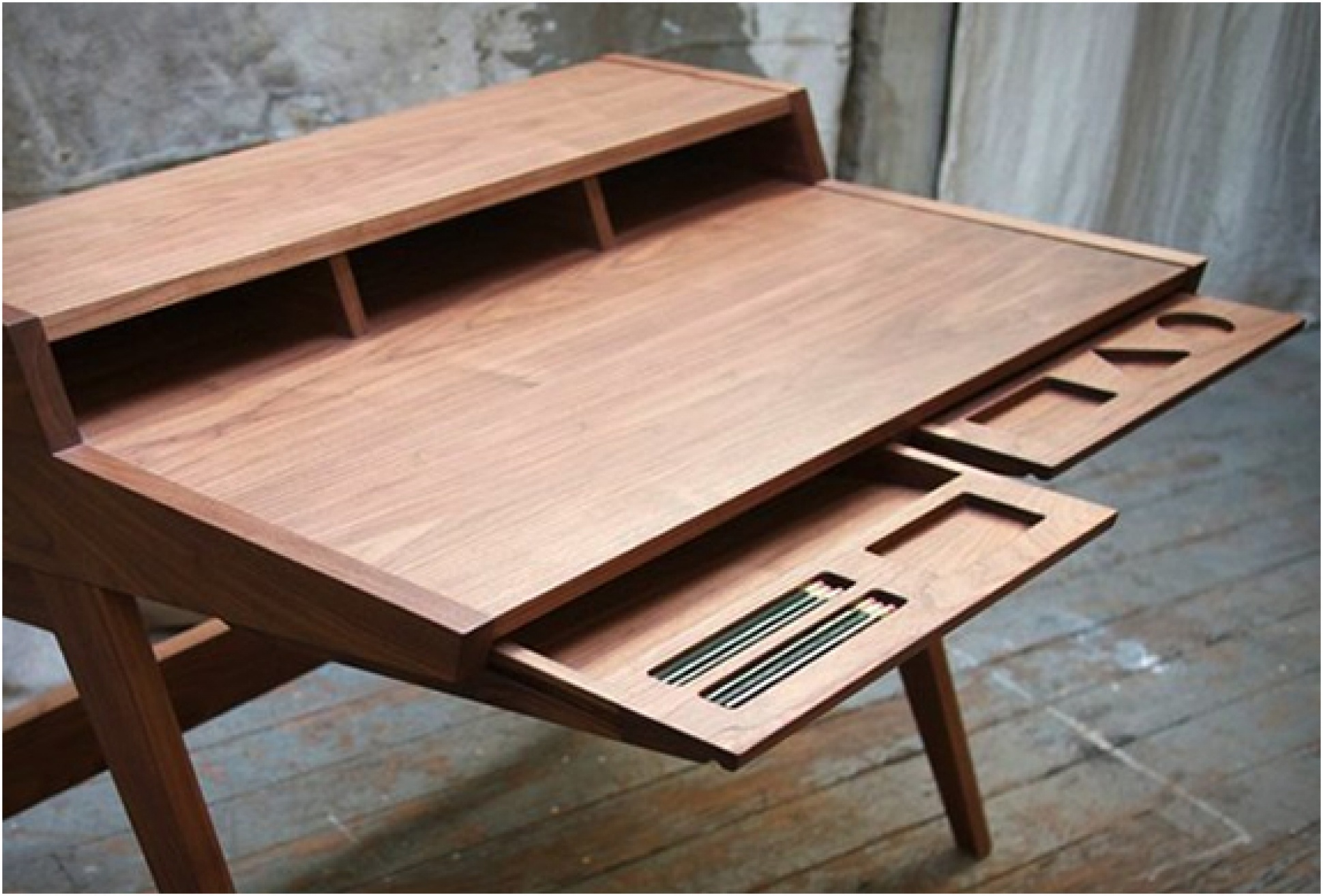 Laura Desk | Image