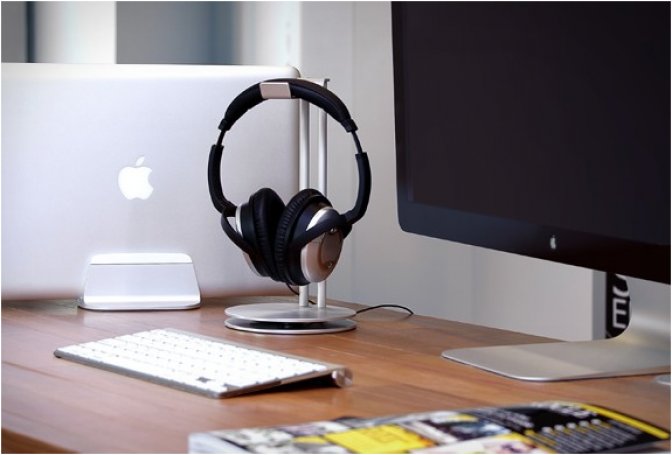 HEADPHONE STAND | BY JUST MOBILE - Image