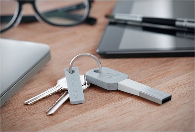 KII | CHARGING CABLE KEYCHAIN - Image