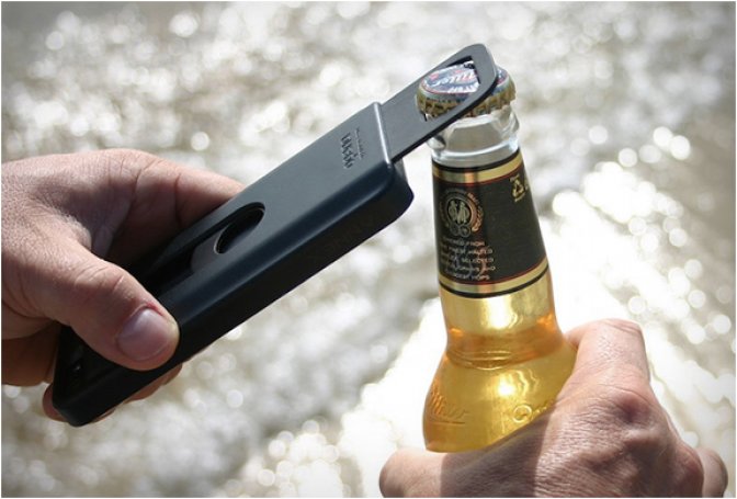 OPENA | IPHONE 5 BOTTLE OPENER CASE - Image