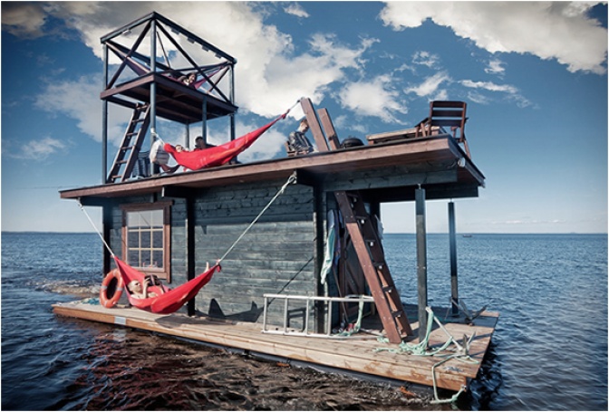 FLOATING SAUNA HOUSEBOAT - Image