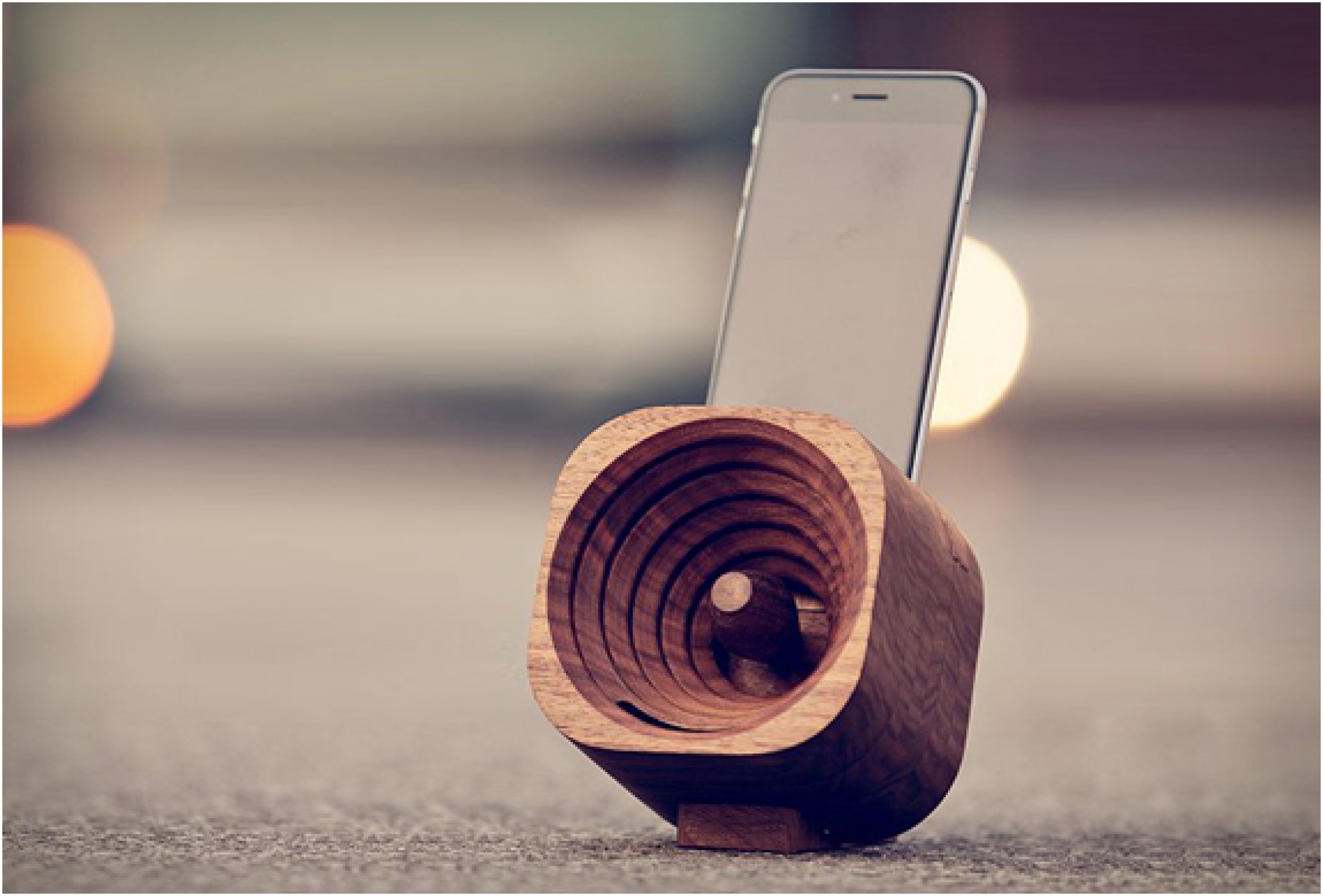 Trobla | Wooden Smartphone Amplifier | Image