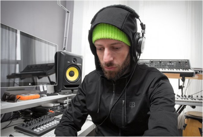 AUDIO ENGINEER HOODIE - Image