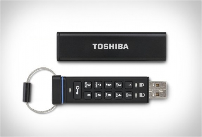 TOSHIBA ENCRYPTED USB FLASH DRIVE - Image