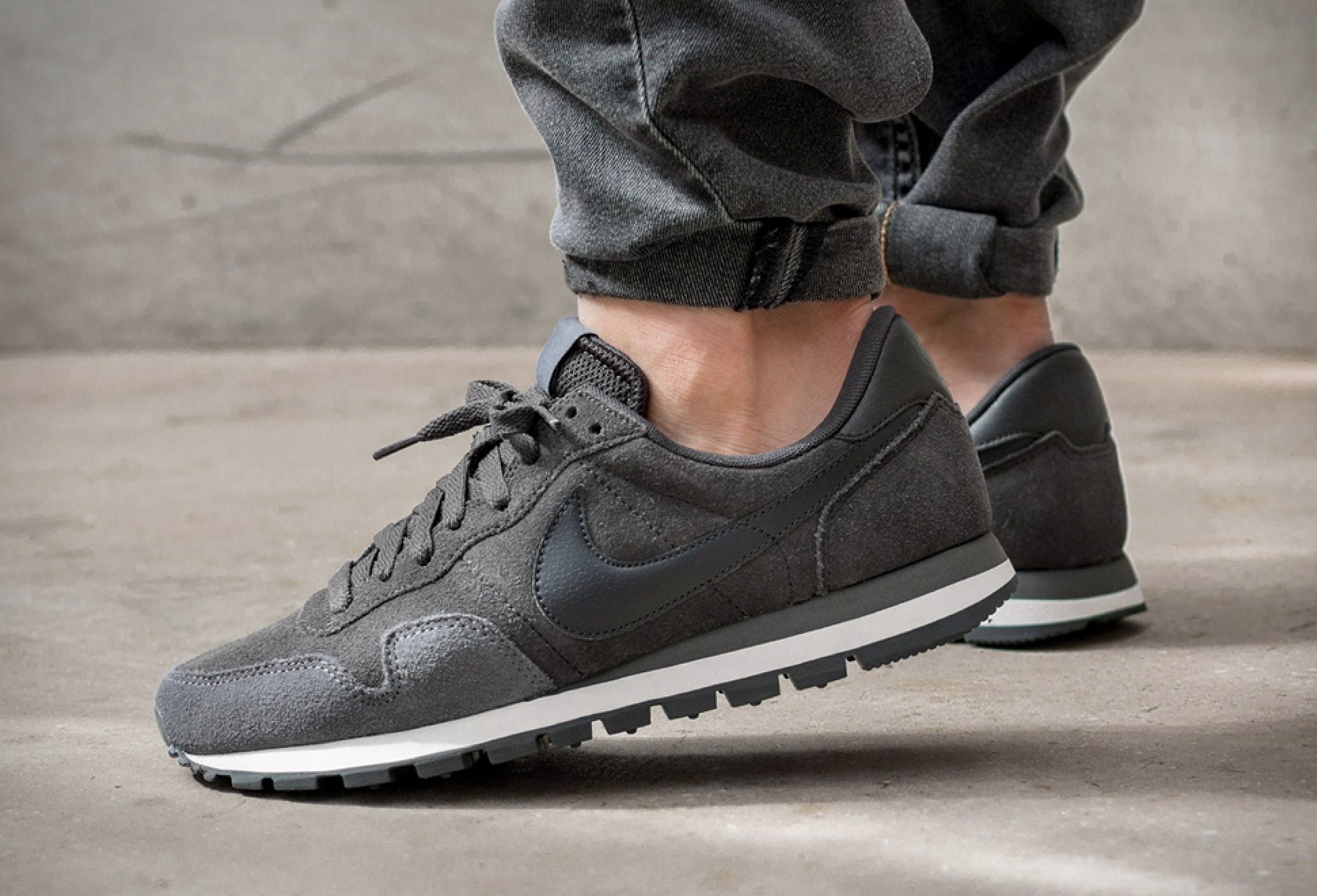 Nike air pegasus 83 leather deals