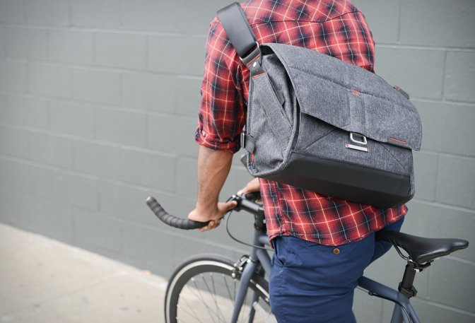 EVERYDAY MESSENGER BAG - Image