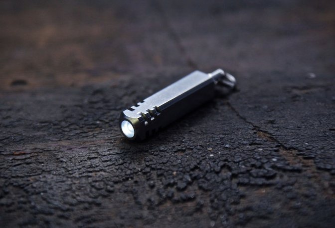 PIXEL KEYCHAIN FLASHLIGHT - Image
