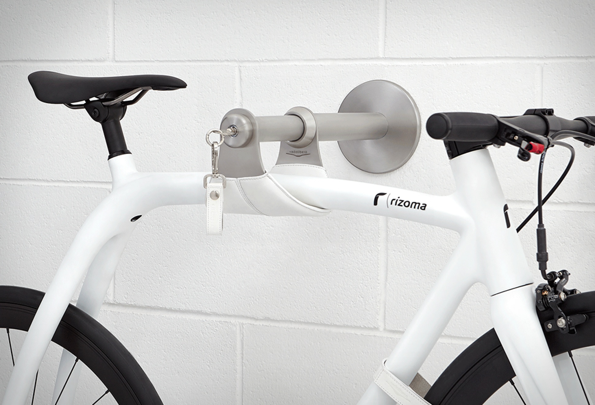 Cycle wall mount with lock 2025