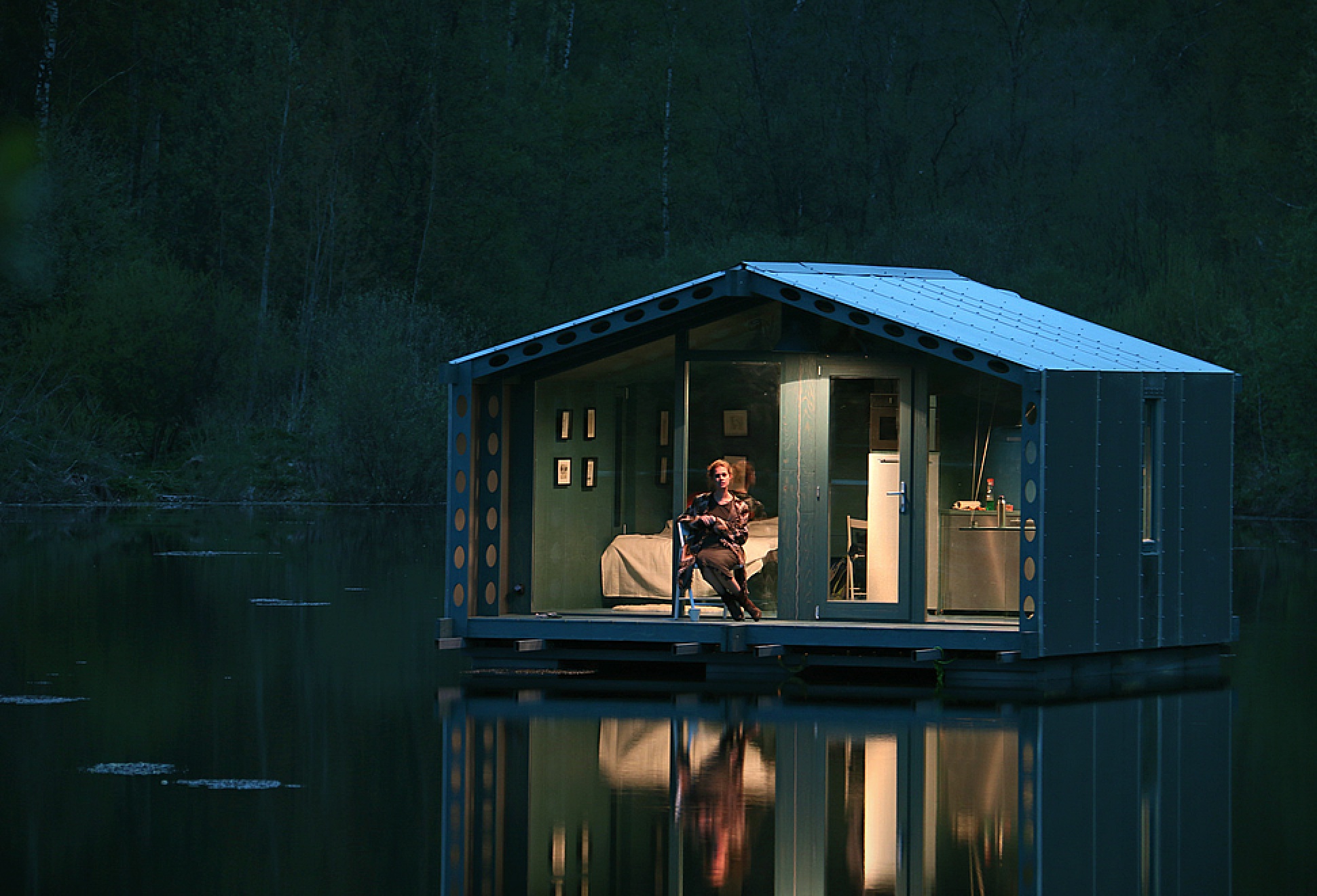 DD16 Floating Cabin | Image
