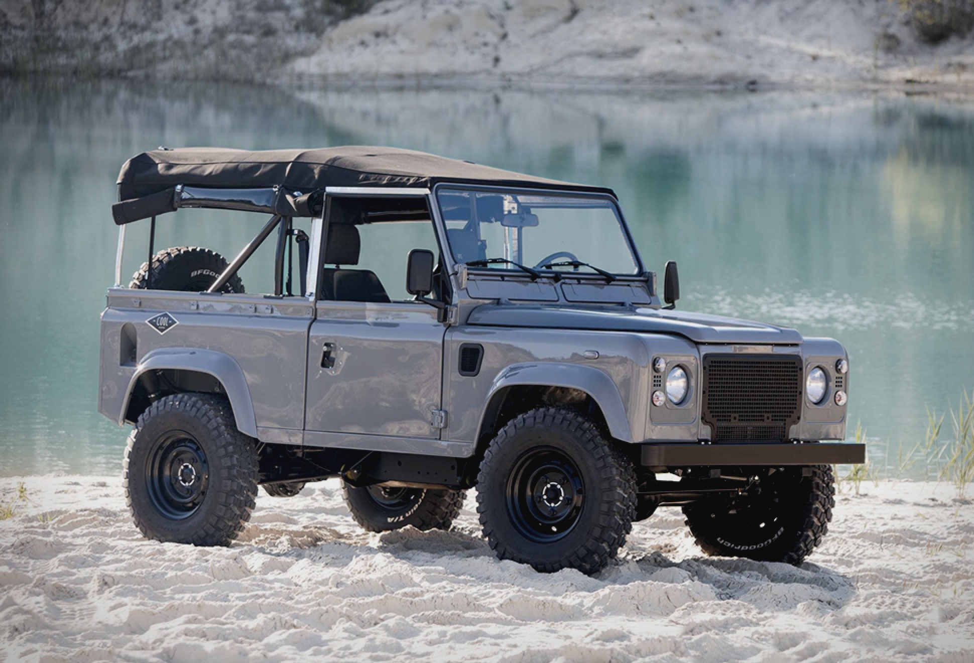 Land Rover D90 Grey | Image