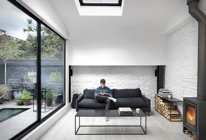 BLACK & WHITE MEWS - Image