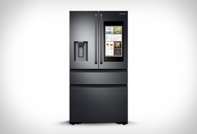 SAMSUNG FAMILY HUB REFRIGERATOR - Image