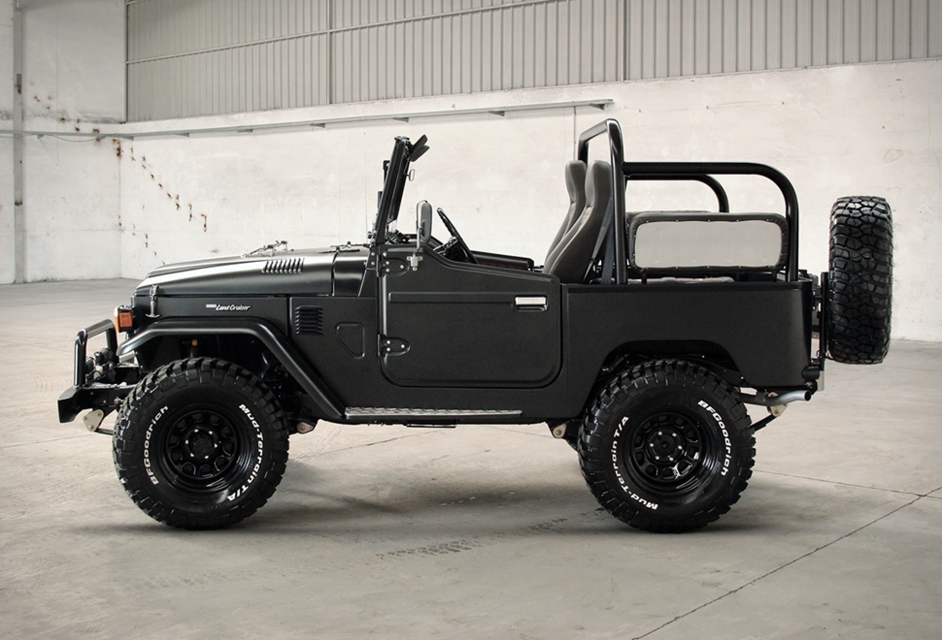 1985 Toyota Land Cruiser Matte Black | Image