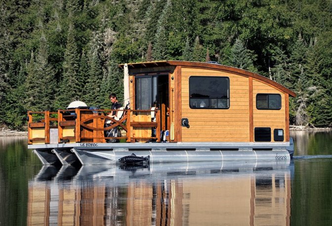 LE KOROC TINY HOUSE BOAT - Image