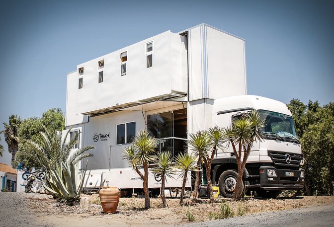TRUCK SURF HOTEL - Image