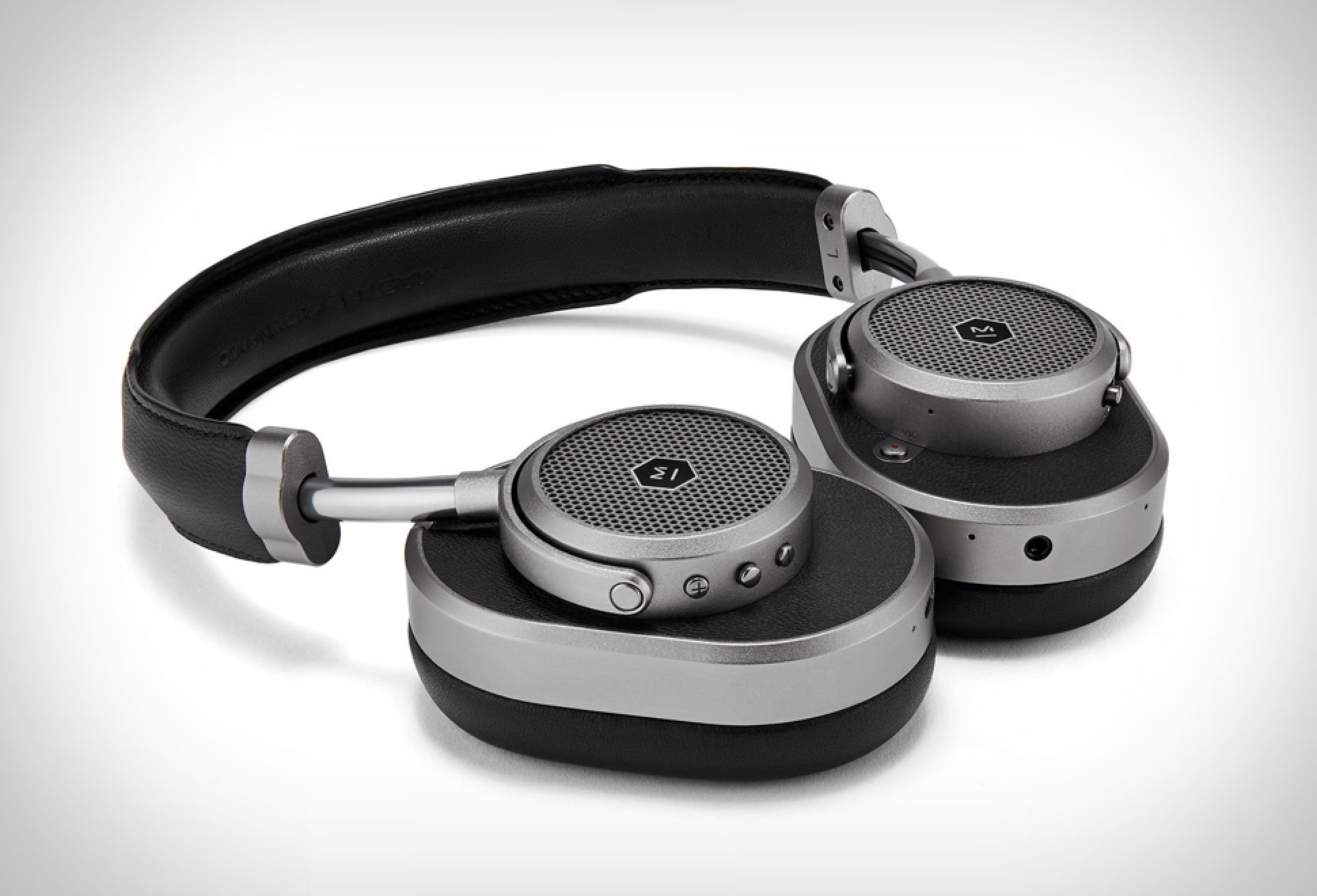 MW65 Noise-Cancelling Wireless Headphones | Image