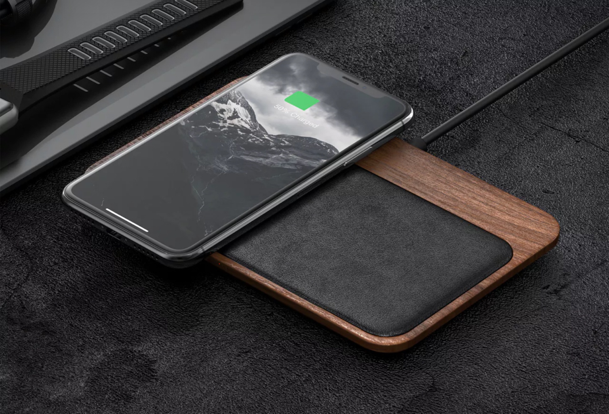 送料無料】NOMAD Base Station Walnut Edition - TokyoMac x Mac