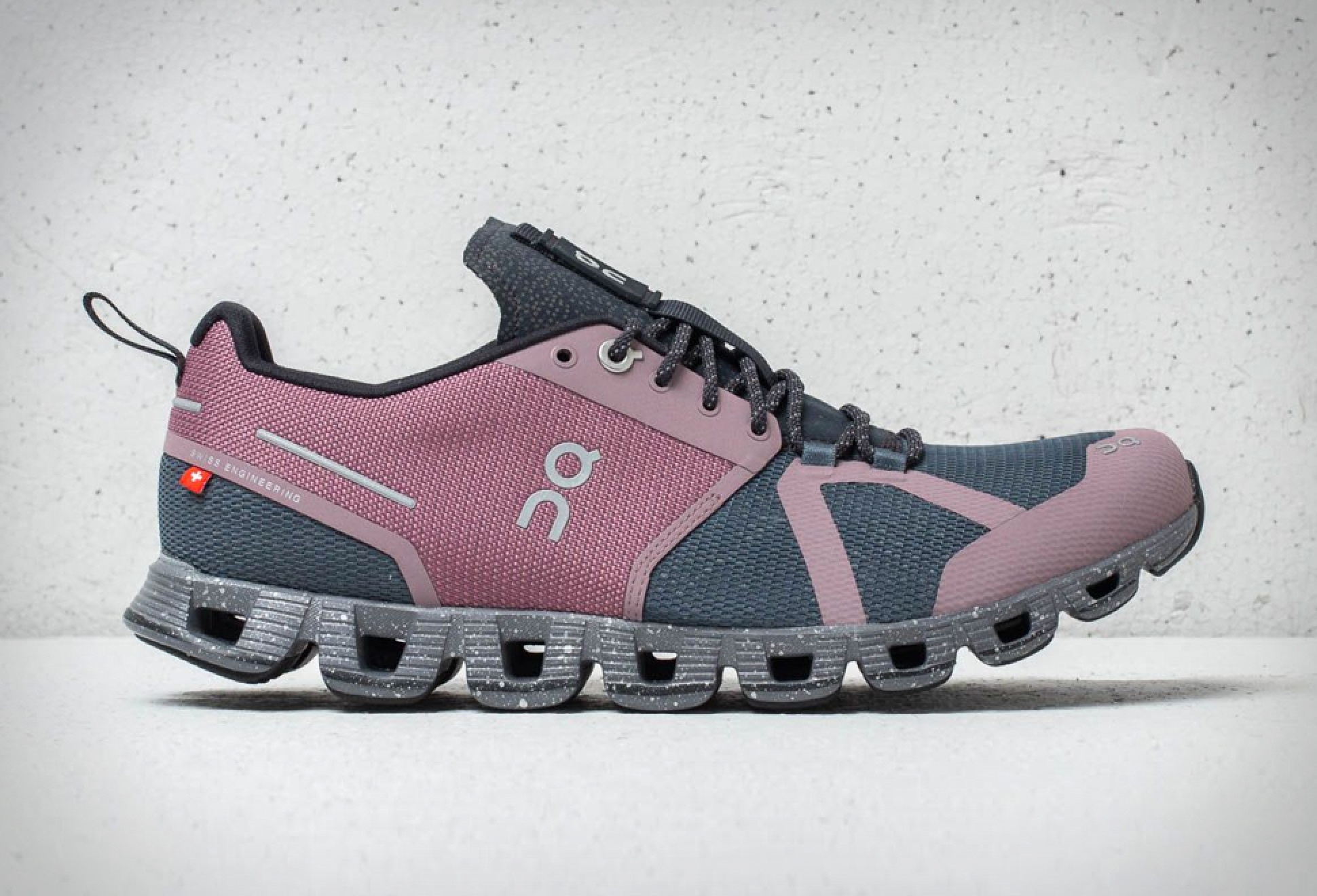Cloud edge on running store