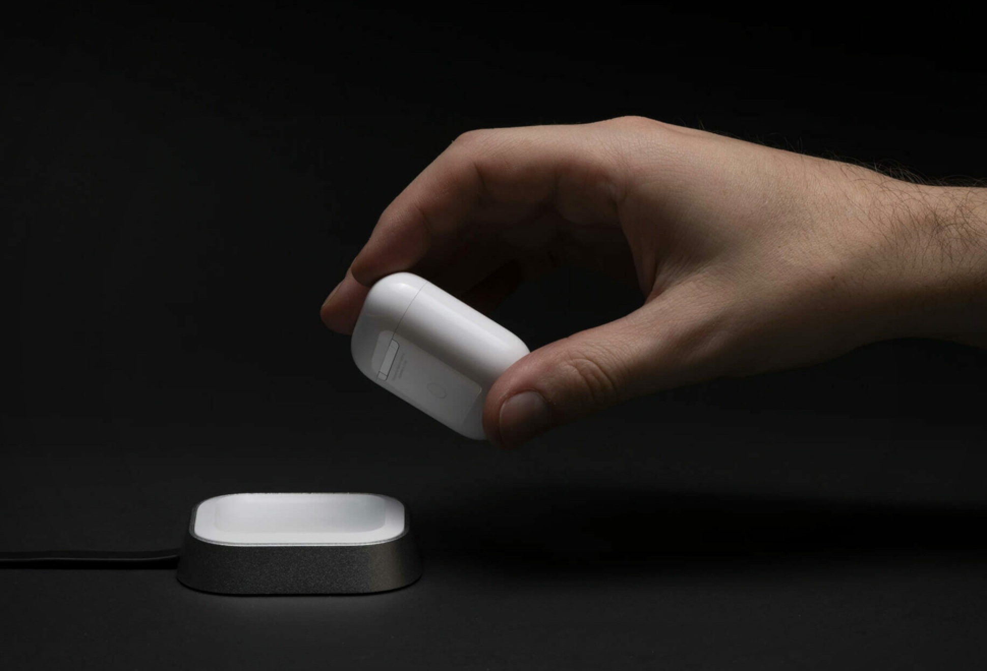 Proper Wireless Charger For Airpods - Image