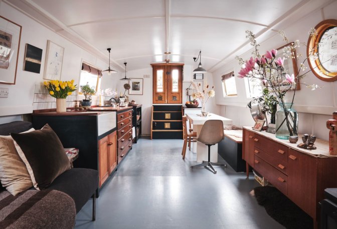 CHINAMPA HOUSEBOAT - Image