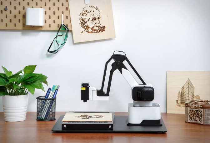 HEXBOT DESKTOP ROBOTIC ARM - Image