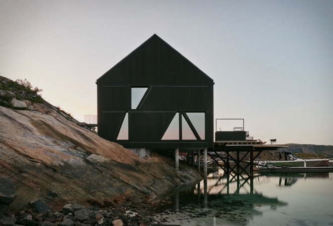 NAUSTET STOKKOYA BOATHOUSE - Image