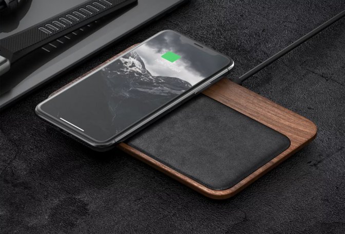 NOMAD BASE STATION HUB WALNUT EDITION - Image