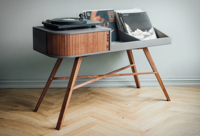 HRDL Vinyl Table - Image