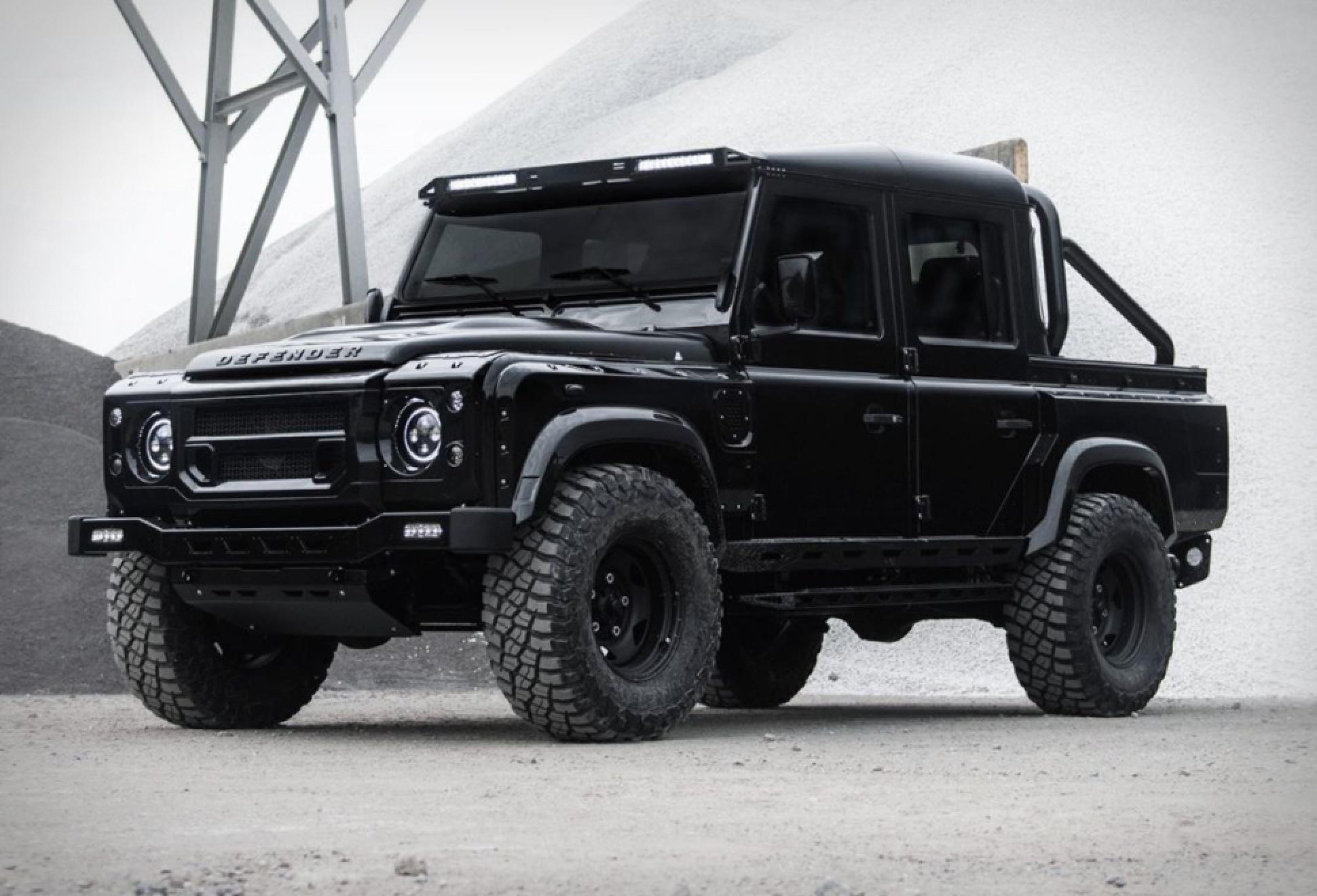 Blacked-Out Defender 110 Crew Cab | Image