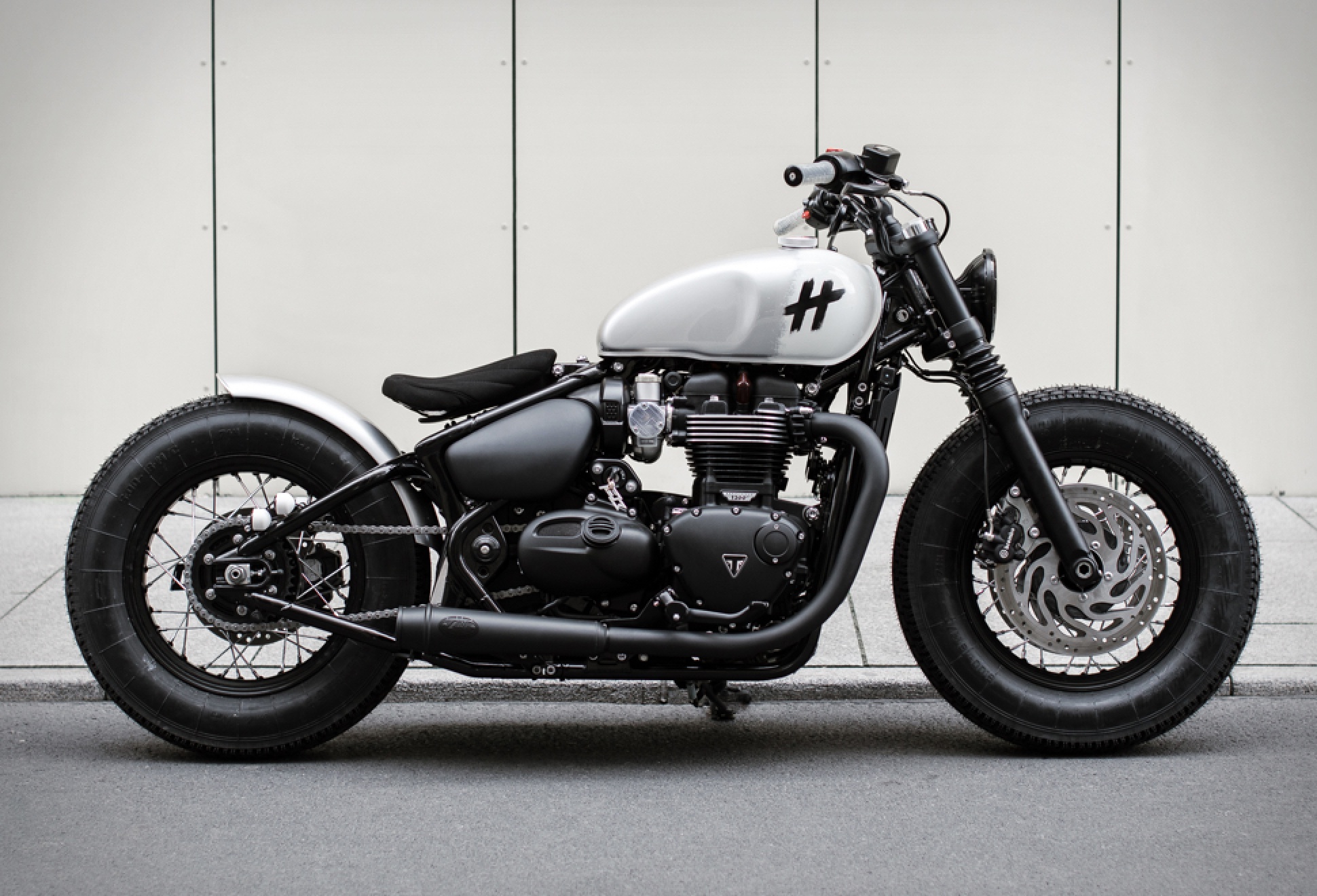 Hookie Triumph Bobber Orca | Image