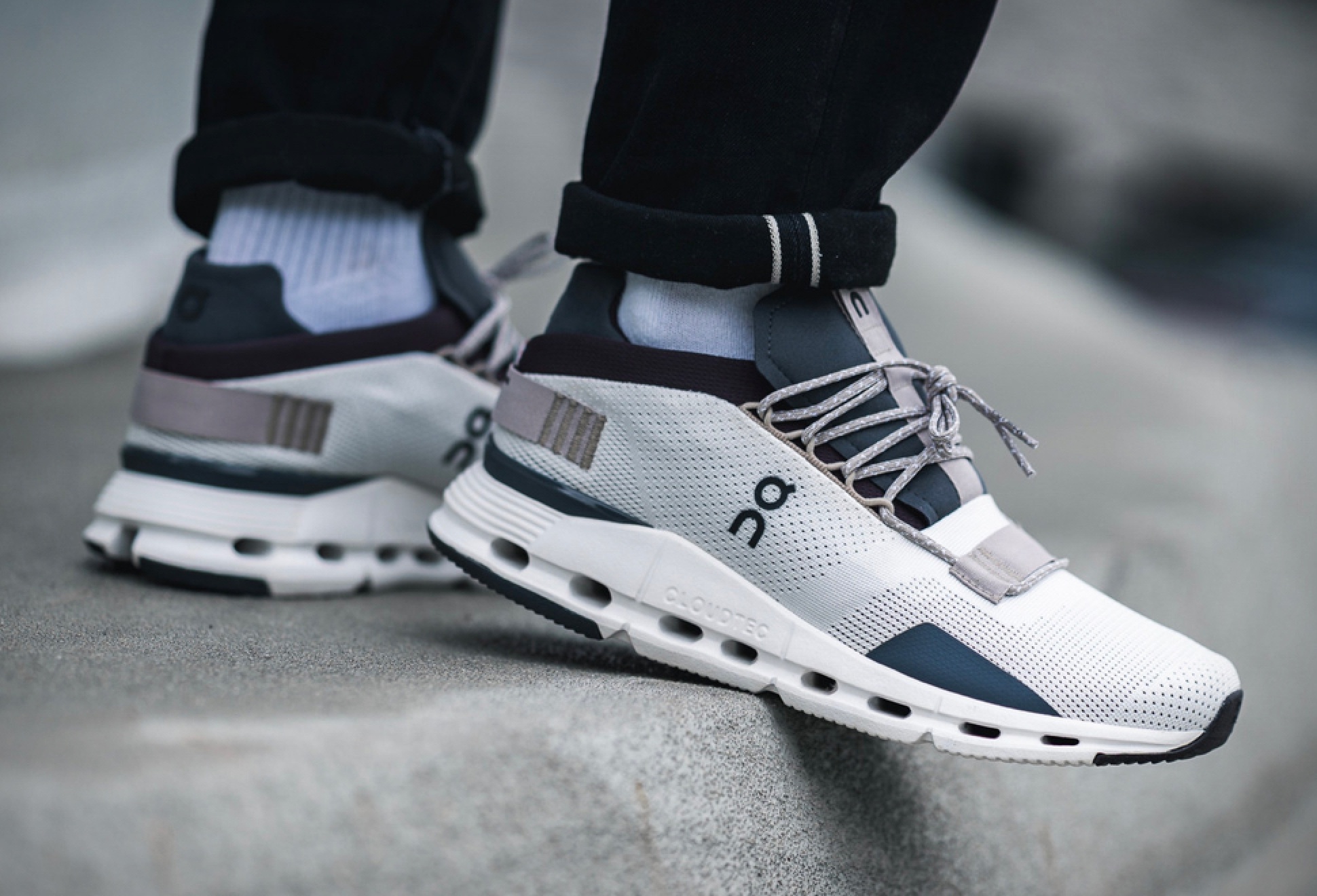 On Cloudnova White | Image
