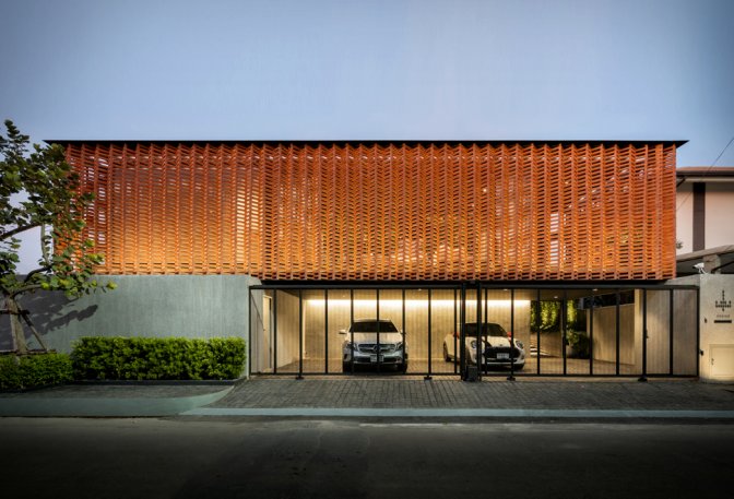 SLEEPLESS RESIDENCE - Image
