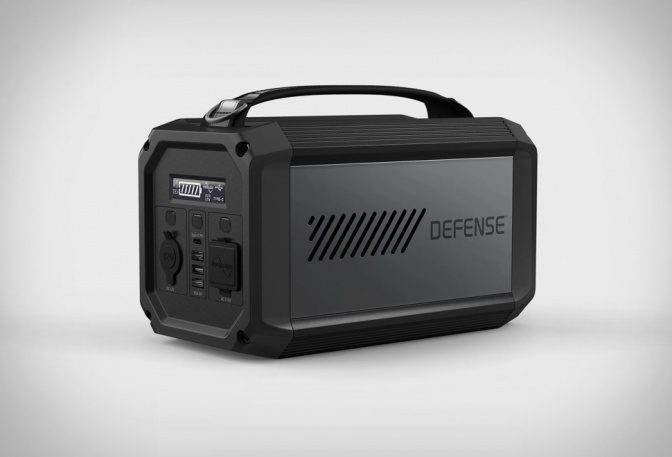 TITAN PORTABLE POWER STATION - Image