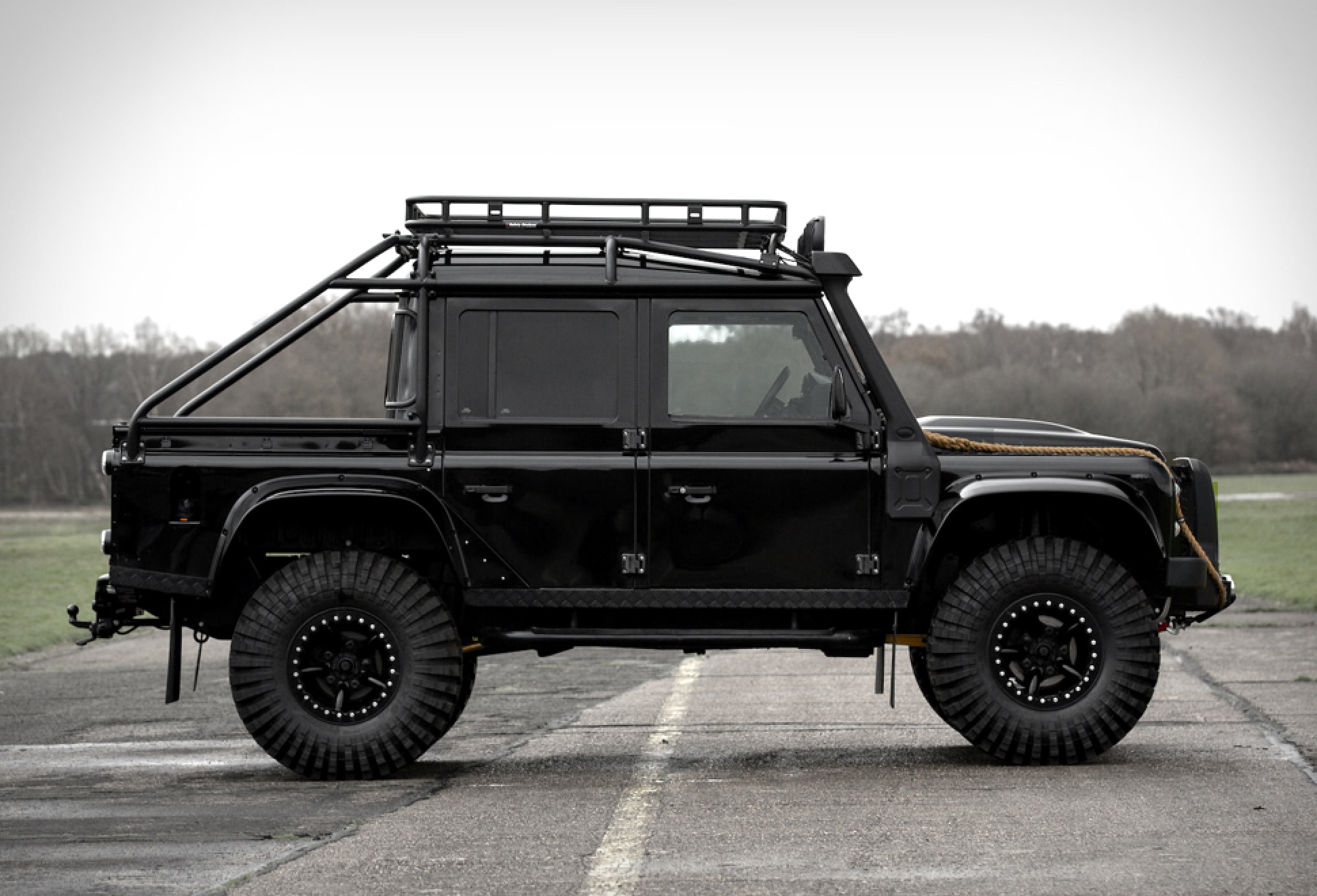 Defender SVX Spectre | Image