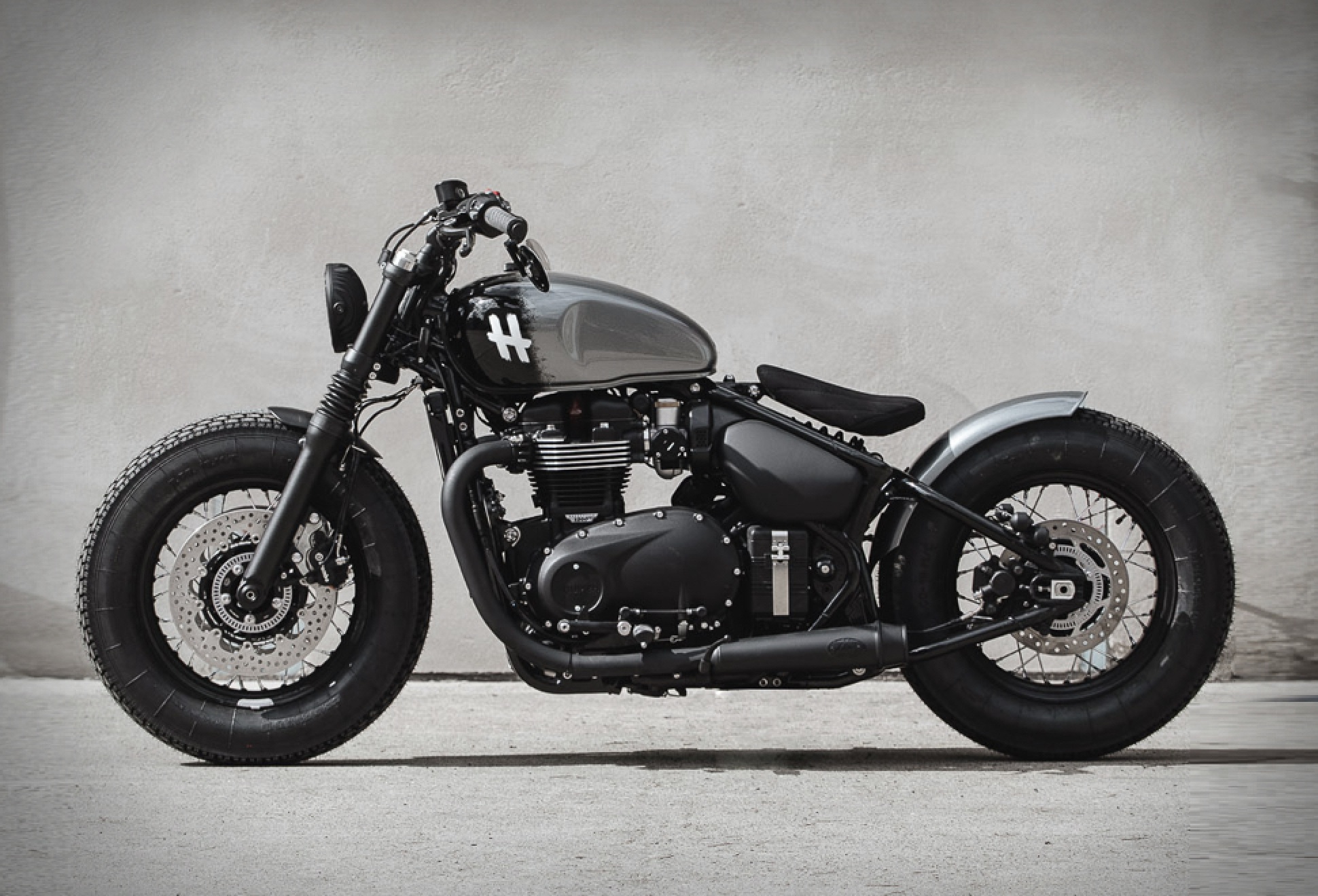 Hookie Triumph Bobber Orca Black Edition | Image