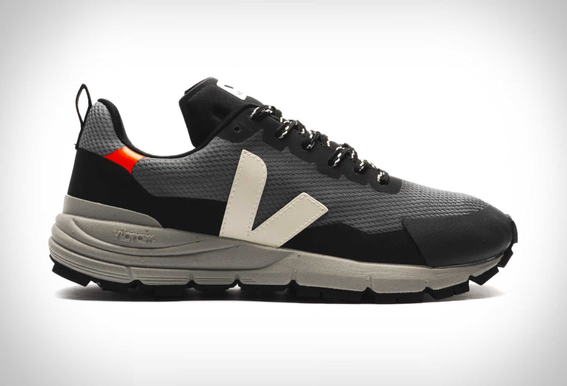 Veja Dekkan Sneakers | Image