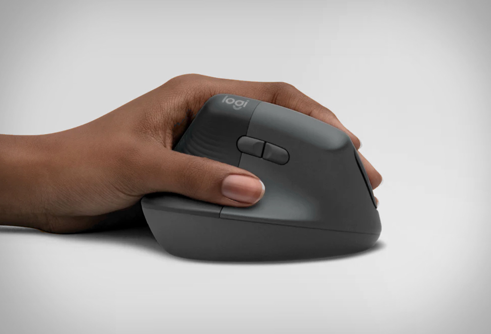 Logitech Lift Vertical Ergonomic Mouse | Image